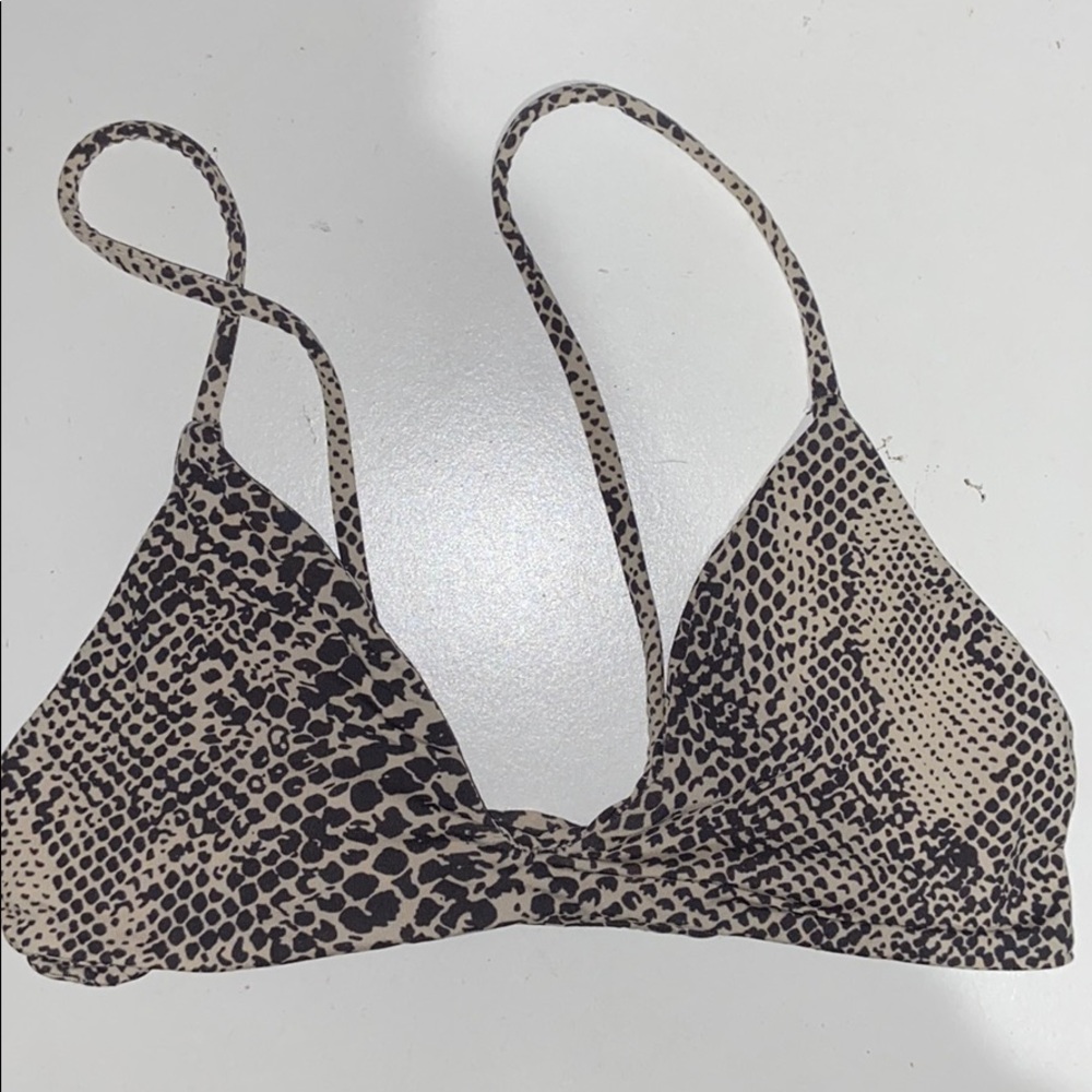 acacia snake top